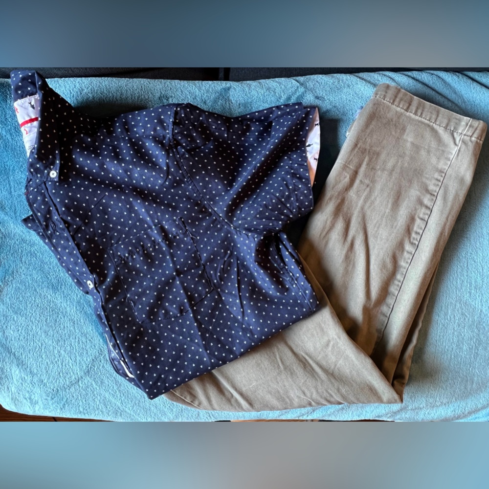 Men’s Short Sleeve Button down - Picture 3 of 3